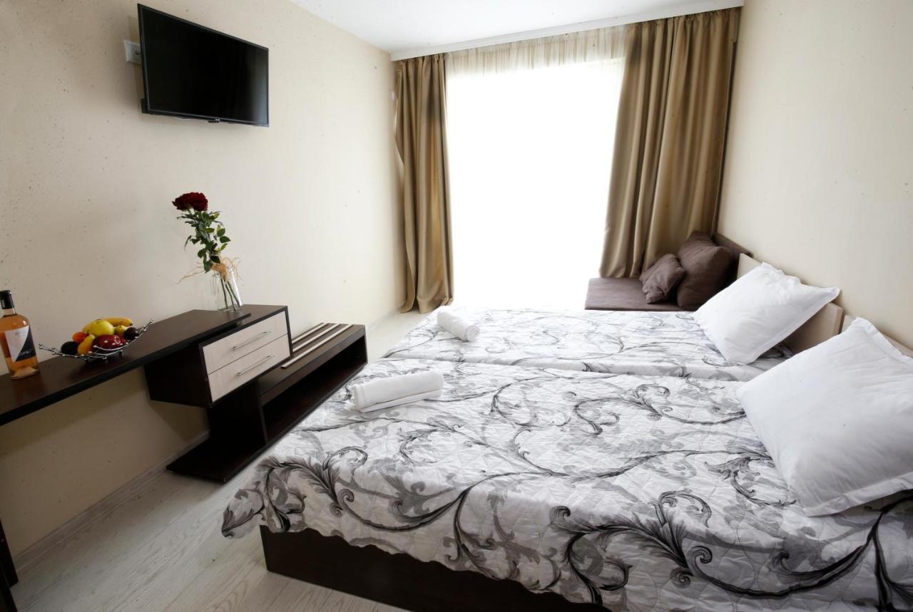 Stayinn Rainbow Houses Beachfront By Asteri Hotels Pantai Sunny Bagian luar foto