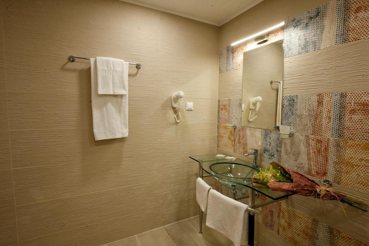 Stayinn Rainbow Houses Beachfront By Asteri Hotels Pantai Sunny Bagian luar foto