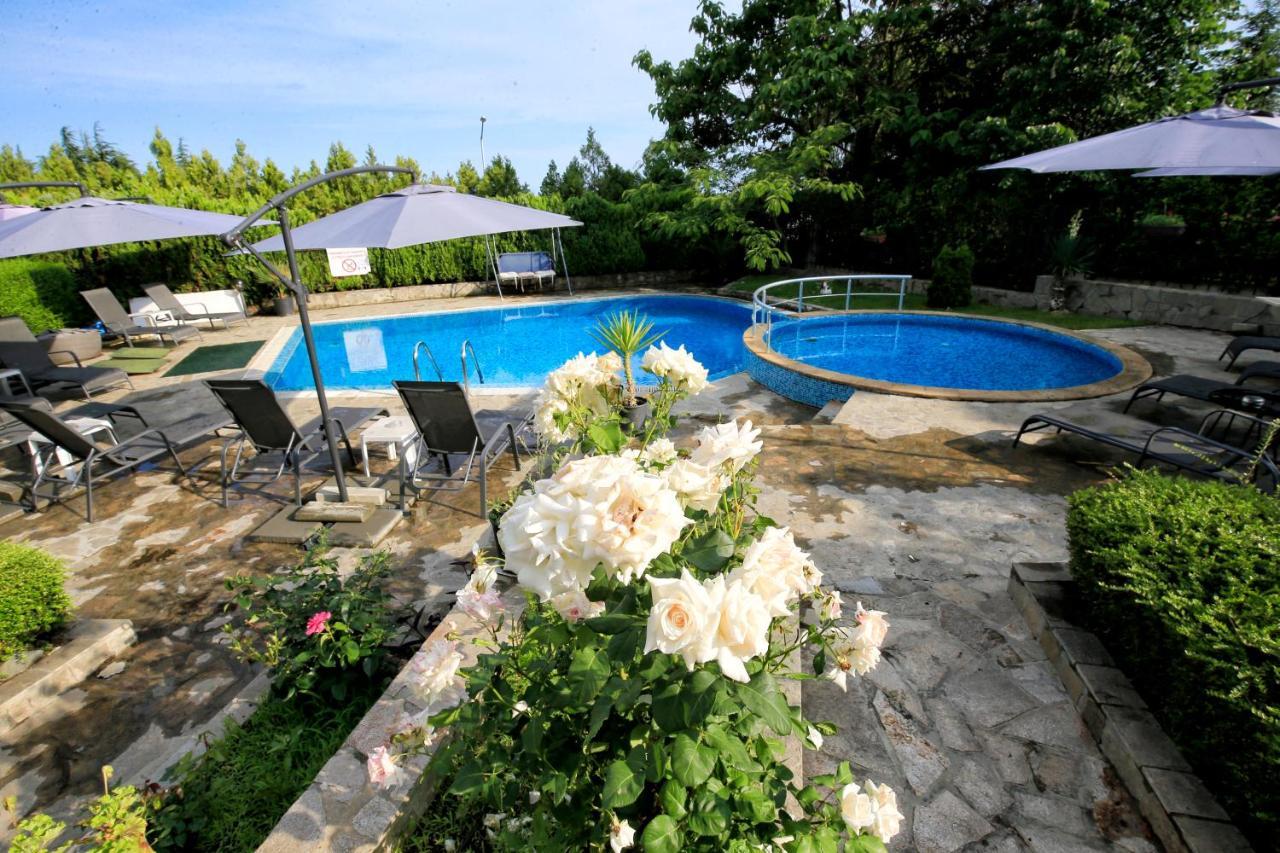 Stayinn Rainbow Houses Beachfront By Asteri Hotels Pantai Sunny Bagian luar foto