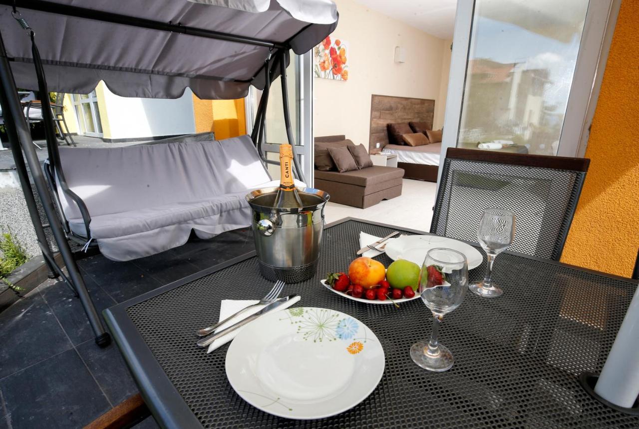 Stayinn Rainbow Houses Beachfront By Asteri Hotels Pantai Sunny Bagian luar foto