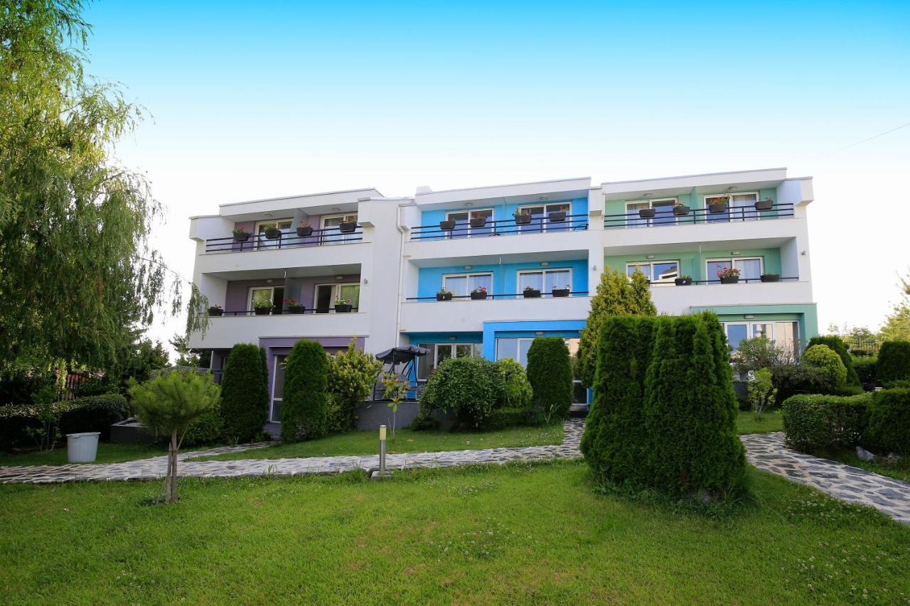 Stayinn Rainbow Houses Beachfront By Asteri Hotels Pantai Sunny Bagian luar foto