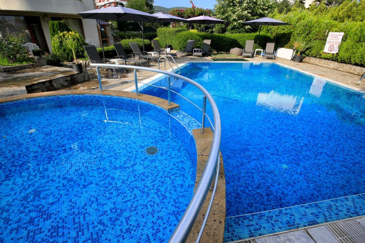 Stayinn Rainbow Houses Beachfront By Asteri Hotels Pantai Sunny Bagian luar foto