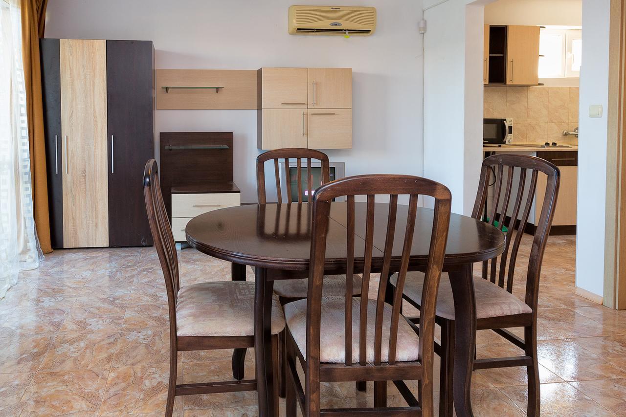 Stayinn Rainbow Houses Beachfront By Asteri Hotels Pantai Sunny Bagian luar foto